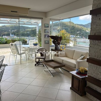 Cobertura com 253m², 3 quartos (sendo 1 suíte), 3 garagens, no bairro Itacorubi em Florianópolis