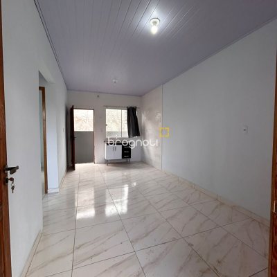 Casa com 42m², 2 quartos, 1 garagem, no bairro São João do Rio Vermelho em Florianópolis