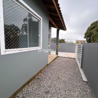 Casa com 42m², 2 quartos, 1 garagem, no bairro São João do Rio Vermelho em Florianópolis