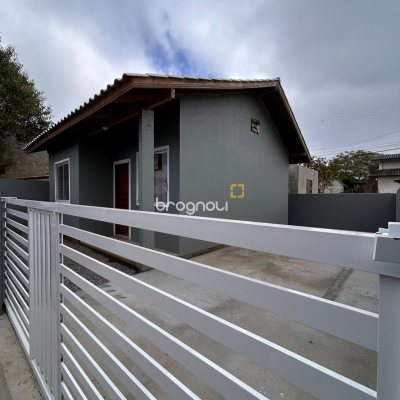 Casa com 42m², 2 quartos, 1 garagem, no bairro São João do Rio Vermelho em Florianópolis