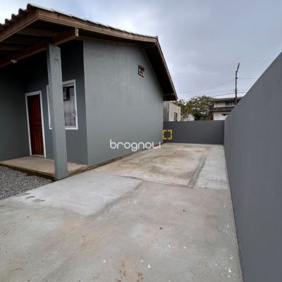 Casa com 42m², 2 quartos, 1 garagem, no bairro São João do Rio Vermelho em Florianópolis