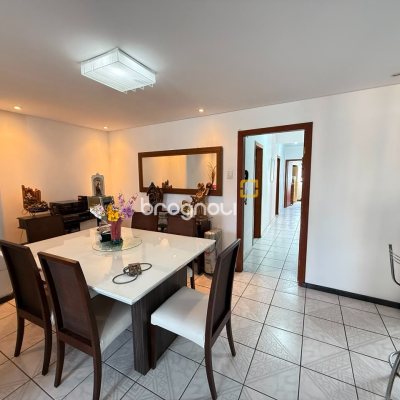 Apartamento com 108m², 3 quartos (sendo 1 suíte), 1 garagem, no bairro Abraão em Florianópolis