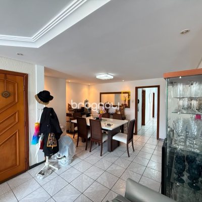 Apartamento com 108m², 3 quartos (sendo 1 suíte), 1 garagem, no bairro Abraão em Florianópolis