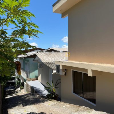 Casa com 150m², 1 quarto, 2 garagens, no bairro Jurerê em Florianópolis