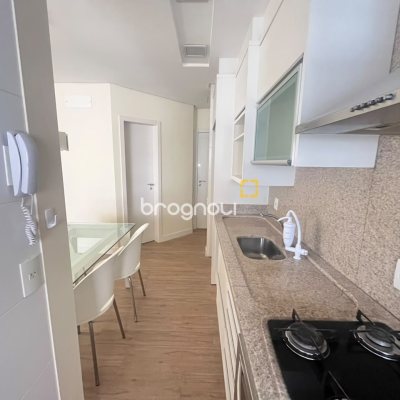 Apartamento com 65m², 2 quartos, 1 garagem, no bairro Centro em Florianópolis