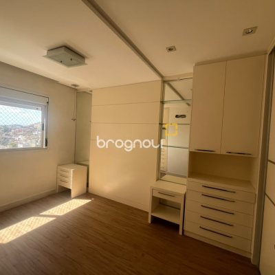 Apartamento com 65m², 2 quartos, 1 garagem, no bairro Centro em Florianópolis