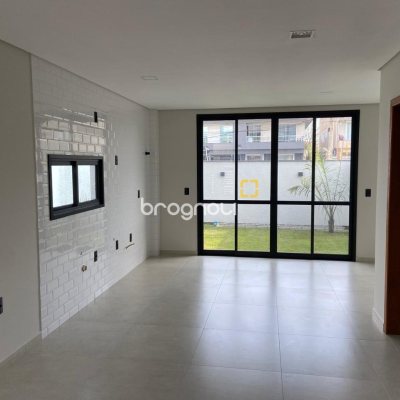 Casa com 80m², 2 quartos (sendo 2 suítes), 3 garagens, no bairro Ingleses em Florianópolis
