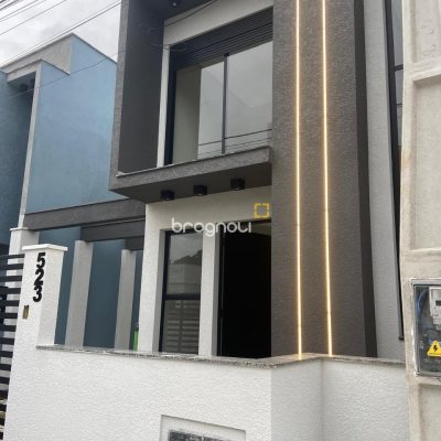 Casa com 80m², 2 quartos (sendo 2 suítes), 3 garagens, no bairro Ingleses em Florianópolis