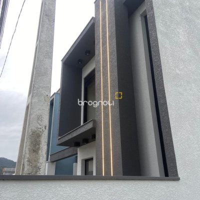 Casa com 80m², 2 quartos (sendo 2 suítes), 3 garagens, no bairro Ingleses em Florianópolis