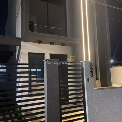 Casa com 80m², 2 quartos (sendo 2 suítes), 3 garagens, no bairro Ingleses em Florianópolis