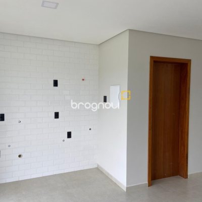 Casa com 80m², 2 quartos (sendo 2 suítes), 3 garagens, no bairro Ingleses em Florianópolis