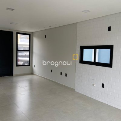 Casa com 80m², 2 quartos (sendo 2 suítes), 3 garagens, no bairro Ingleses em Florianópolis
