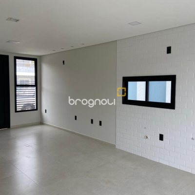 Casa com 80m², 2 quartos (sendo 2 suítes), 3 garagens, no bairro Ingleses em Florianópolis