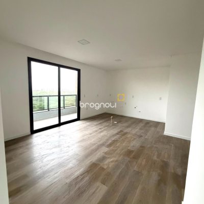 Apartamento com 62m², 2 quartos (sendo 1 suíte), 1 garagem, no bairro Santinho em Florianópolis