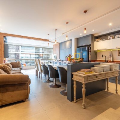 Apartamento com 114m², 4 quartos (sendo 4 suítes), 1 garagem, no bairro Jurerê em Florianópolis
