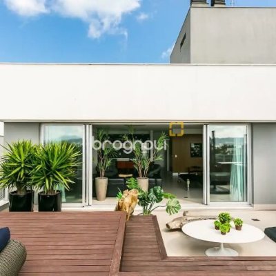 Cobertura com 292m², 3 quartos (sendo 3 suítes), 2 garagens, no bairro Jurerê Internacional em Florianópolis