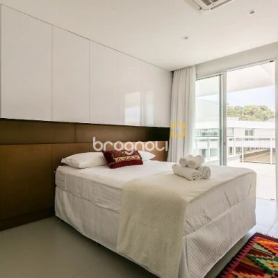 Cobertura com 292m², 3 quartos (sendo 3 suítes), 2 garagens, no bairro Jurerê Internacional em Florianópolis