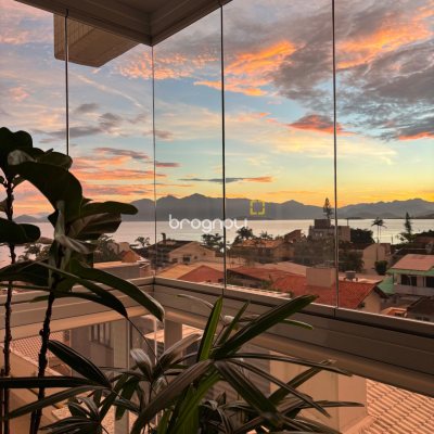 Apartamento com 110m², 3 quartos (sendo 1 suíte), 2 garagens, no bairro Coqueiros em Florianópolis