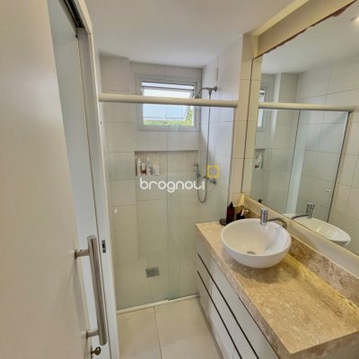 Apartamento com 110m², 3 quartos (sendo 1 suíte), 2 garagens, no bairro Coqueiros em Florianópolis