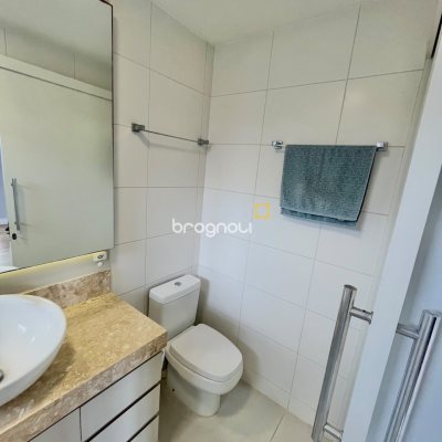 Apartamento com 110m², 3 quartos (sendo 1 suíte), 2 garagens, no bairro Coqueiros em Florianópolis