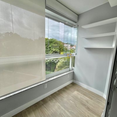 Apartamento com 110m², 3 quartos (sendo 1 suíte), 2 garagens, no bairro Coqueiros em Florianópolis