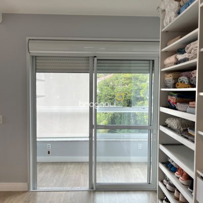 Apartamento com 110m², 3 quartos (sendo 1 suíte), 2 garagens, no bairro Coqueiros em Florianópolis