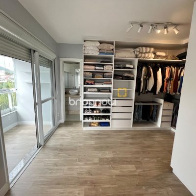 Apartamento com 110m², 3 quartos (sendo 1 suíte), 2 garagens, no bairro Coqueiros em Florianópolis