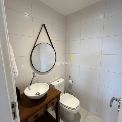 Apartamento com 110m², 3 quartos (sendo 1 suíte), 2 garagens, no bairro Coqueiros em Florianópolis