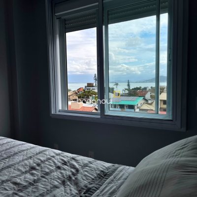 Apartamento com 110m², 3 quartos (sendo 1 suíte), 2 garagens, no bairro Coqueiros em Florianópolis
