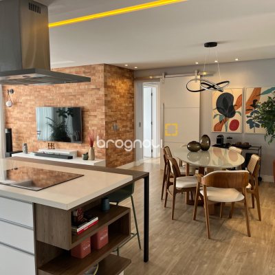 Apartamento com 110m², 3 quartos (sendo 1 suíte), 2 garagens, no bairro Coqueiros em Florianópolis
