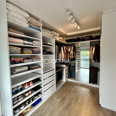 Apartamento com 110m², 3 quartos (sendo 1 suíte), 2 garagens, no bairro Coqueiros em Florianópolis