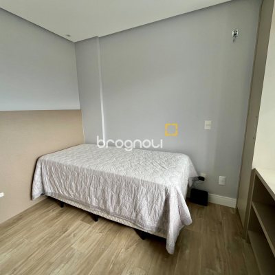 Apartamento com 110m², 3 quartos (sendo 1 suíte), 2 garagens, no bairro Coqueiros em Florianópolis