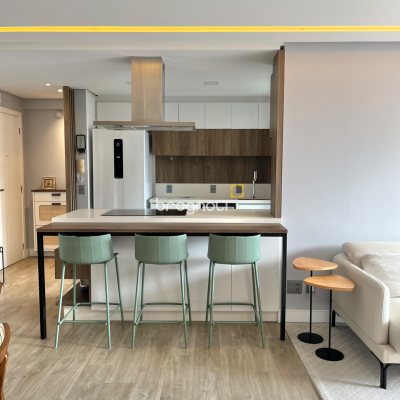 Apartamento com 110m², 3 quartos (sendo 1 suíte), 2 garagens, no bairro Coqueiros em Florianópolis