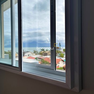 Apartamento com 110m², 3 quartos (sendo 1 suíte), 2 garagens, no bairro Coqueiros em Florianópolis