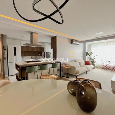 Apartamento com 110m², 3 quartos (sendo 1 suíte), 2 garagens, no bairro Coqueiros em Florianópolis