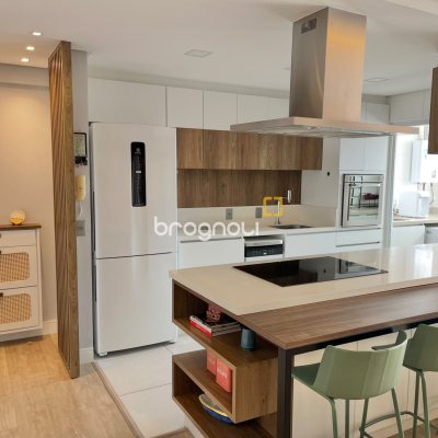 Apartamento com 110m², 3 quartos (sendo 1 suíte), 2 garagens, no bairro Coqueiros em Florianópolis