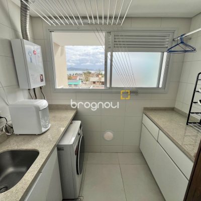 Apartamento com 110m², 3 quartos (sendo 1 suíte), 2 garagens, no bairro Coqueiros em Florianópolis