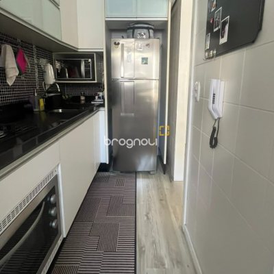 Apartamento com 58m², 2 quartos (sendo 1 suíte), 1 garagem, no bairro Saco dos Limões em Florianópolis