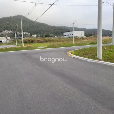 Terreno com 450m², no bairro Vargem Grande em Florianópolis