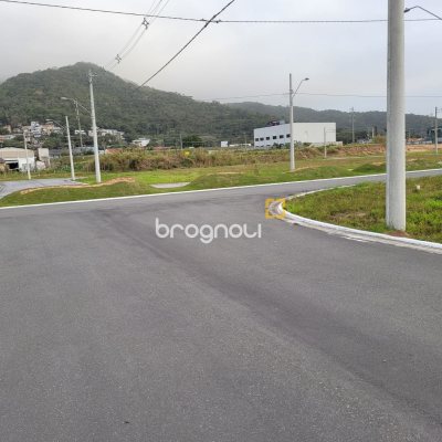Terreno com 450m², no bairro Vargem Grande em Florianópolis