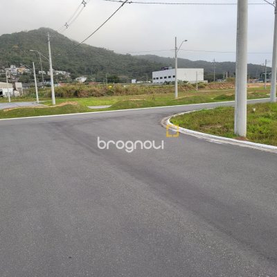 Terreno com 450m², no bairro Vargem Grande em Florianópolis