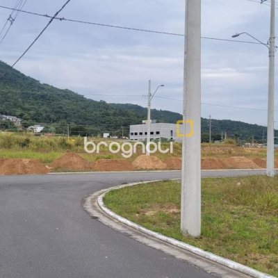 Terreno com 450m², no bairro Vargem Grande em Florianópolis
