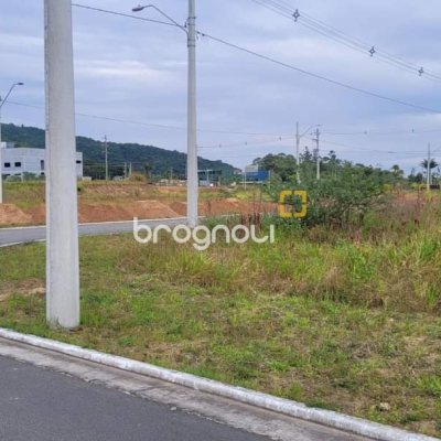 Terreno com 450m², no bairro Vargem Grande em Florianópolis