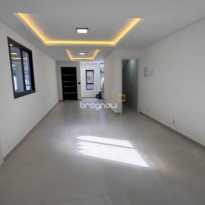 Casa com 140m², 3 quartos (sendo 1 suíte), 2 garagens, no bairro Ingleses em Florianópolis
