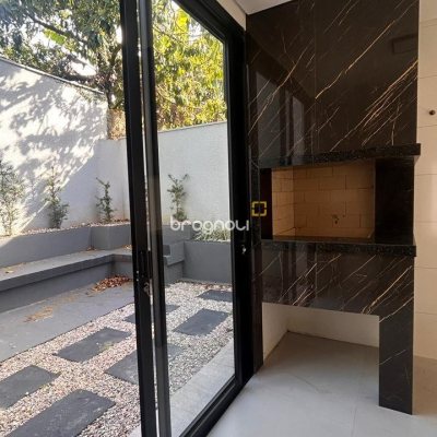 Casa com 140m², 3 quartos (sendo 1 suíte), 2 garagens, no bairro Ingleses em Florianópolis