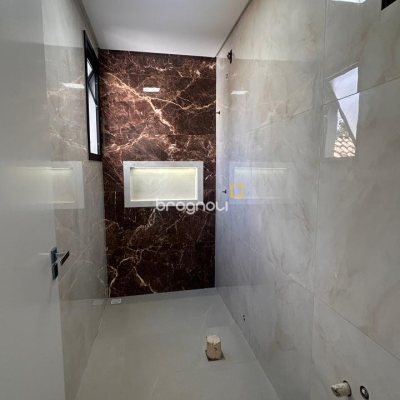 Casa com 140m², 3 quartos (sendo 1 suíte), 2 garagens, no bairro Ingleses em Florianópolis