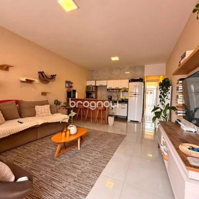 Casa com 66m², 2 quartos, 1 garagem, no bairro São João do Rio Vermelho em Florianópolis