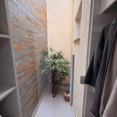 Casa com 66m², 2 quartos, 1 garagem, no bairro São João do Rio Vermelho em Florianópolis