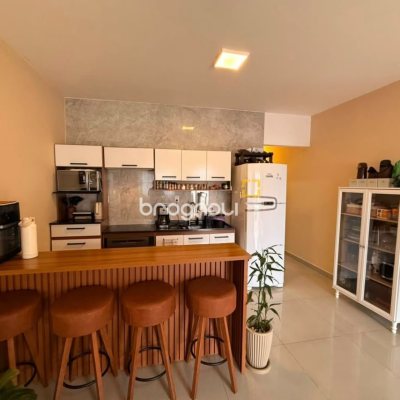 Casa com 66m², 2 quartos, 1 garagem, no bairro São João do Rio Vermelho em Florianópolis