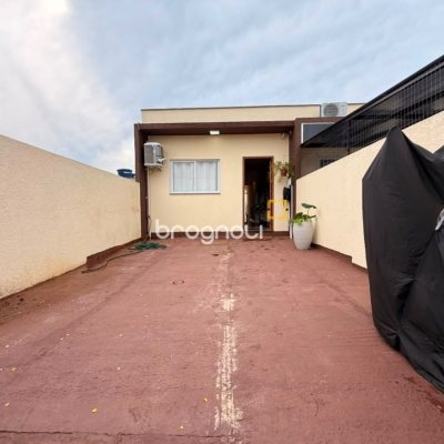 Casa com 66m², 2 quartos, 1 garagem, no bairro São João do Rio Vermelho em Florianópolis